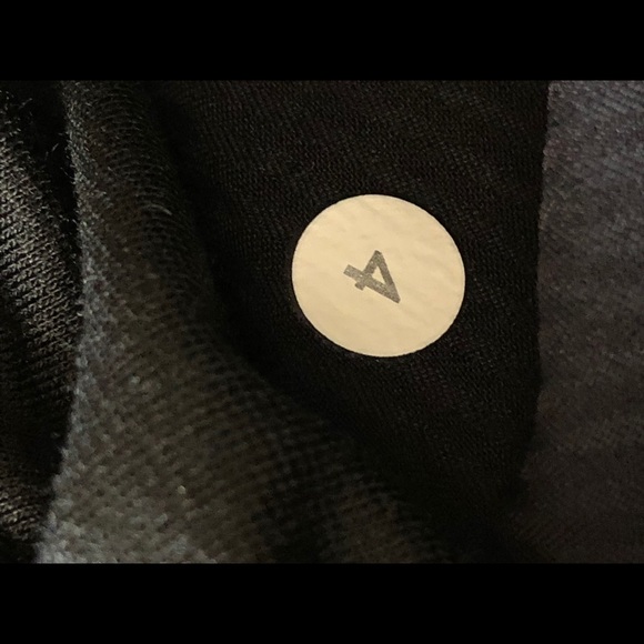 Lululemon Studio Crop II - Picture 6 of 6